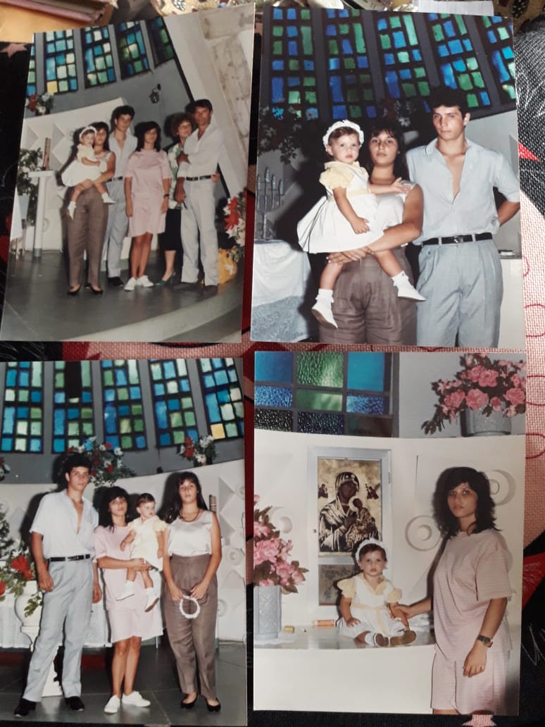 Foto do batismo de Sthefanie com os padrinhos