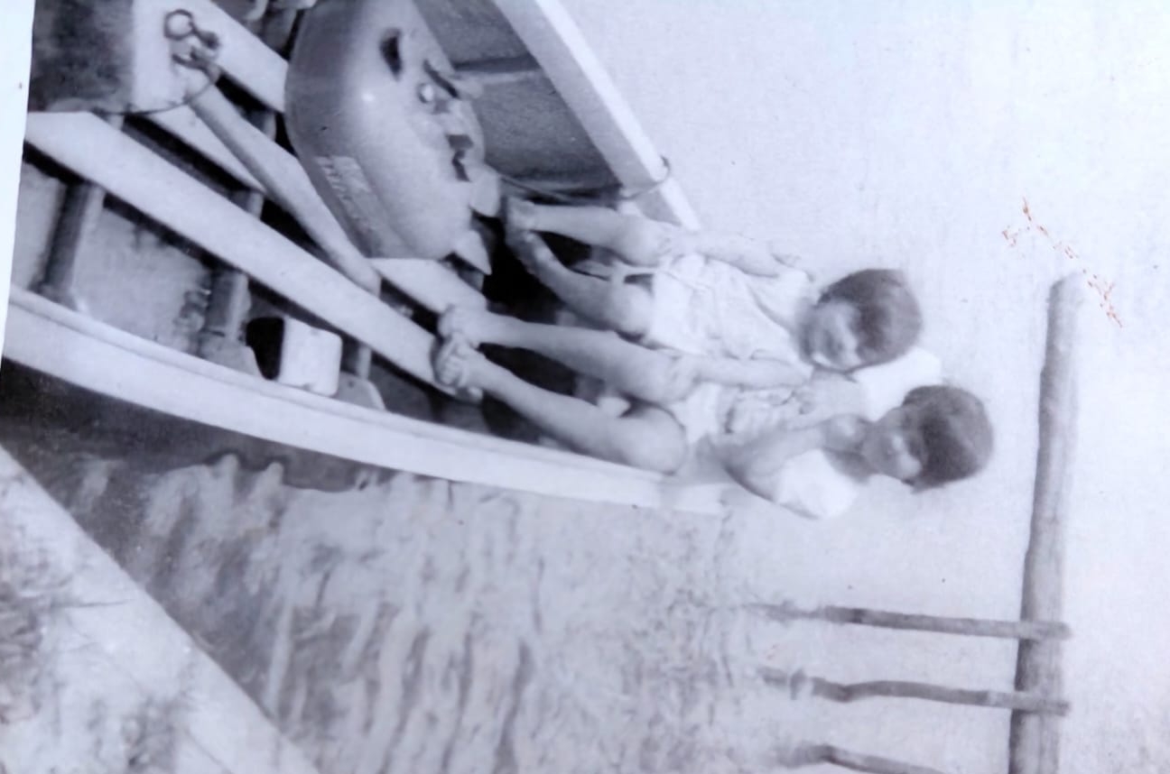 Patricia com Andrea na Canoa no rio Mogiguaçu em rancho Taquari